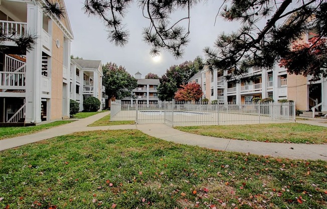 Image of courtyard with apartments and pool