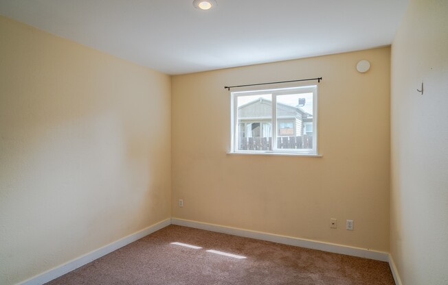 2 beds, 1 bath, $1,595