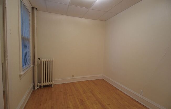 2 beds, 1 bath, 915 sqft, $1,400, Unit 3059 N Maryland Ave C, Milwaukee, WI 53211