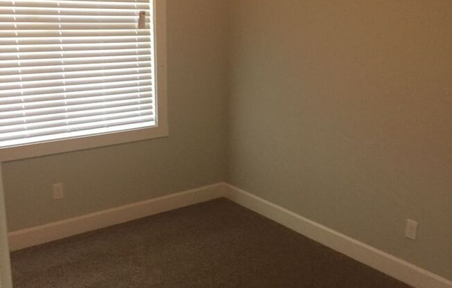2 beds, 1.5 baths, 810 sqft, $1,650, Unit 918 W 16th Street