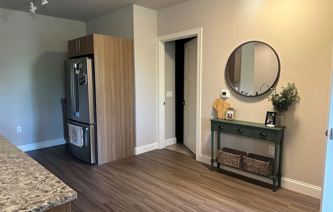 1 bed, 1 bath, 871 sqft, $1,675, Unit 334