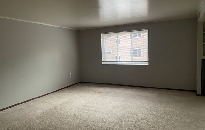 2 beds, 1 bath, 800 sqft, $999, Unit Unit 209-E