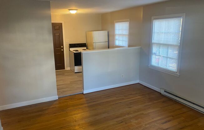 2 beds, 1 bath, $995