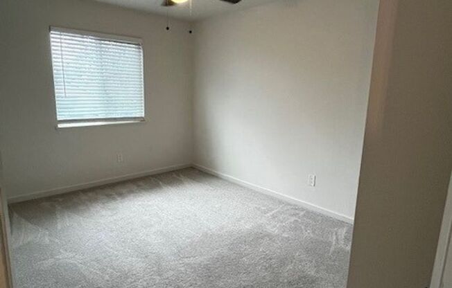 2 beds, 2 baths, 950 sqft, $2,175, Unit 18
