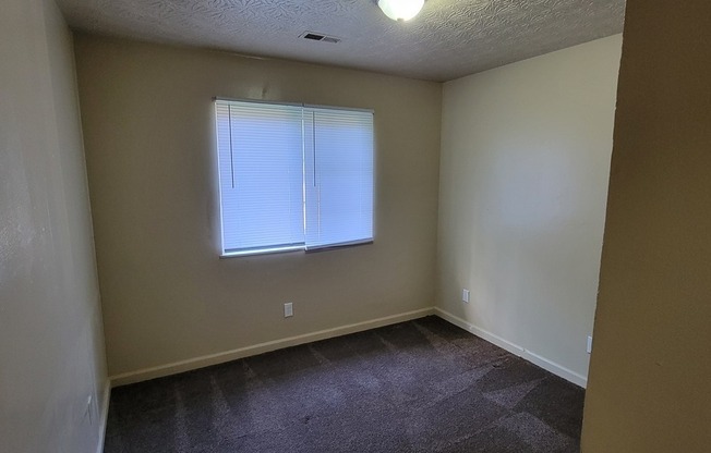 3101 S LYONS AVE