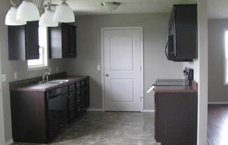 3 beds, 2 baths, $1,395