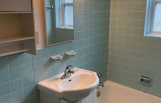 Studio, 1 bath, $895, Unit 3