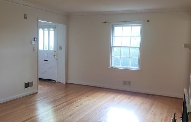 Classic And Stately 5 Bed 3 Bath Colonial Gem In Prestigious Dover Balmoral Riverwood Community