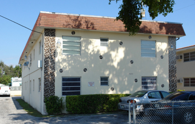 1653 NW 1 ST