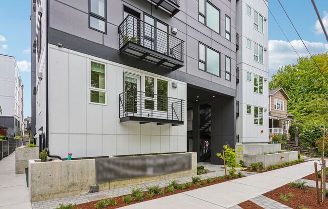 Studio, 1 bath, 250 sqft, $1,350, Unit 101
