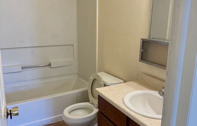 Studio, 1 bath, 360 sqft, $800, Unit 251