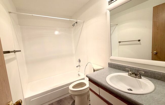 2 beds, 2 baths, 970 sqft, $1,810, Unit M201