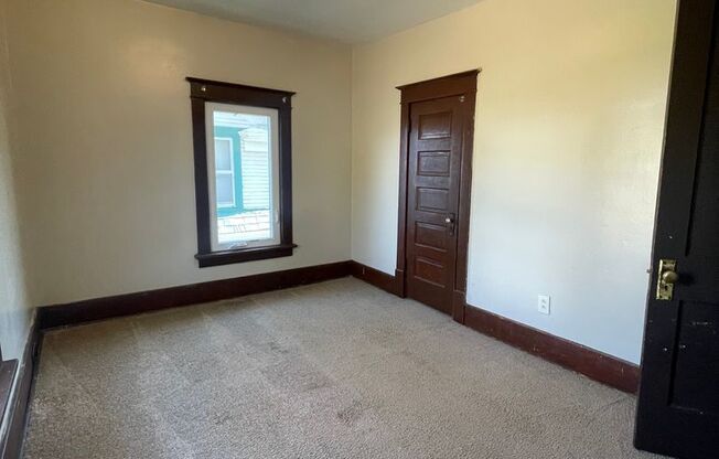 3 beds, 1 bath, $1,200