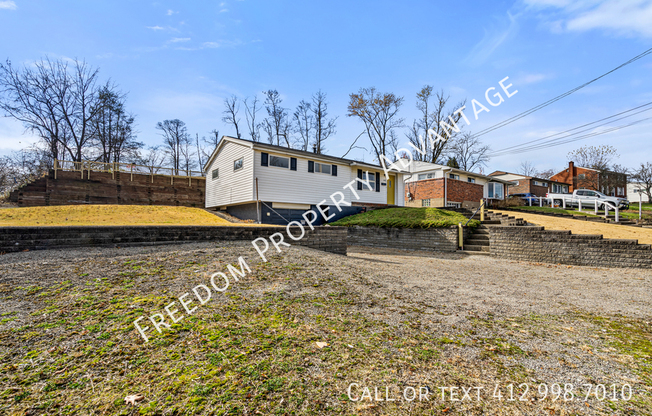 438 PRESQUE ISLE DR