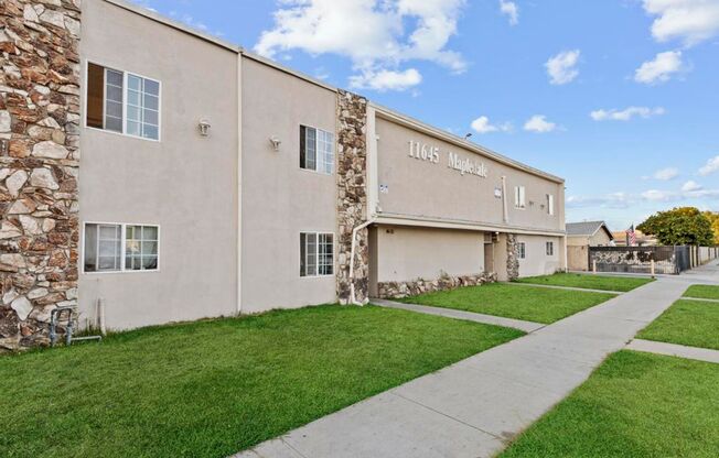 Renovate 3 Bed/1 Bath |904 Sq ft| Turnkey & Move-In  Ready