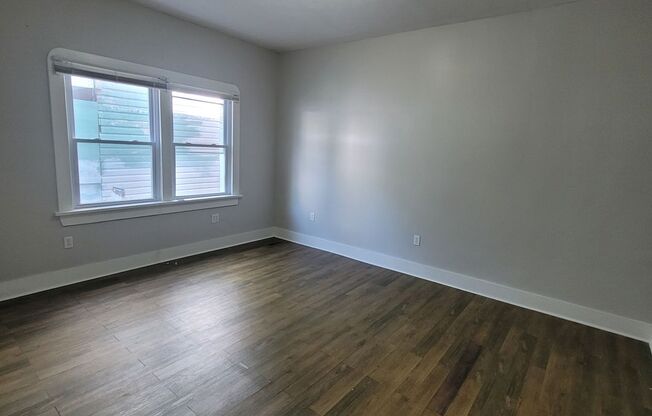 2 beds, 1 bath, 1,000 sqft, $1,100, Unit Down Rear