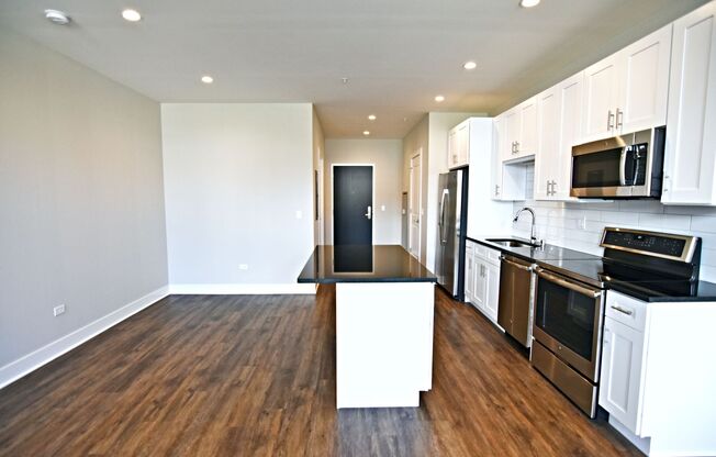 1 bed, 1 bath, 673 sqft, $3,050, Unit 3833-415