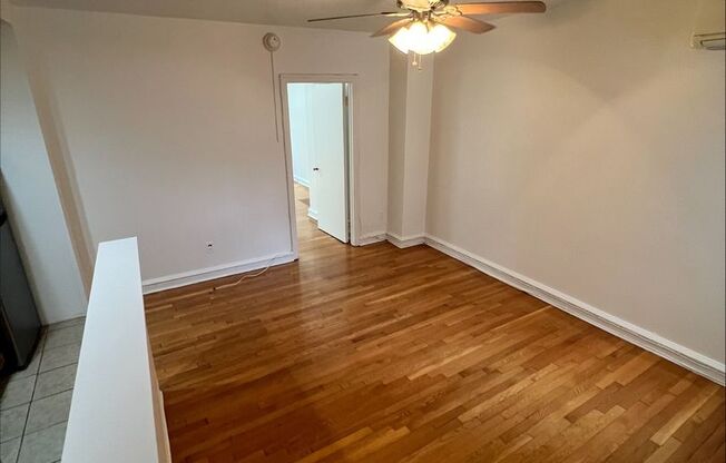 Bright One-Bedroom Apartment with Modern Fixtures - Move In Promo