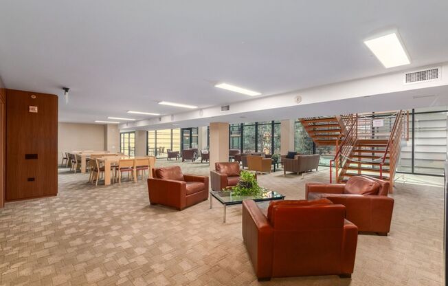 2 beds, 2 baths, $2,100, Unit # 523