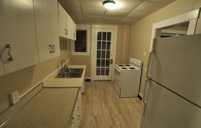 2 beds, 1 bath, $795, Unit # 2