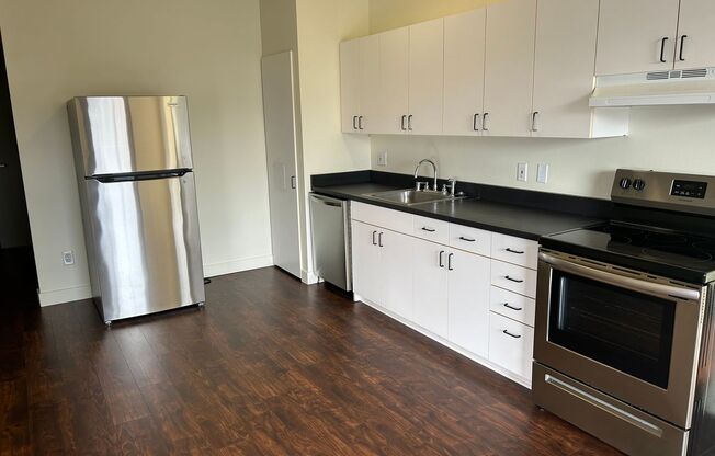 1 bed, 1 bath, 1,033 sqft, $2,936, Unit 1023-306