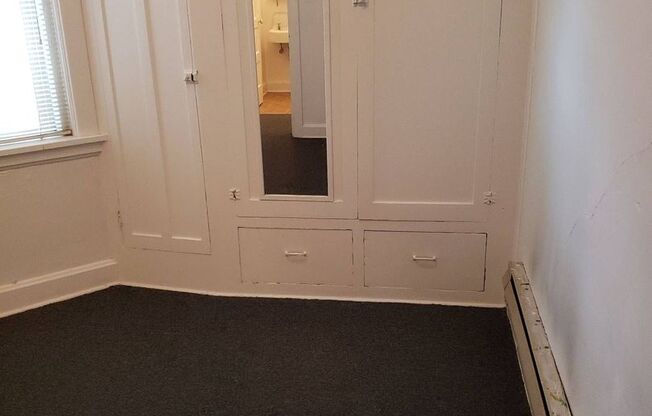 1 bed, 1 bath, $580, Unit Q-1