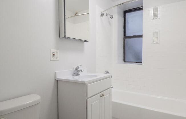 3 beds, 1 bath, $4,729, Unit 3-C