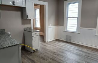 2 beds, 1 bath, $895, Unit lower 3527