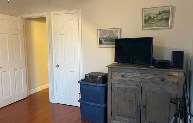 1 bed, 1 bath, $1,025, Unit Apt. #8