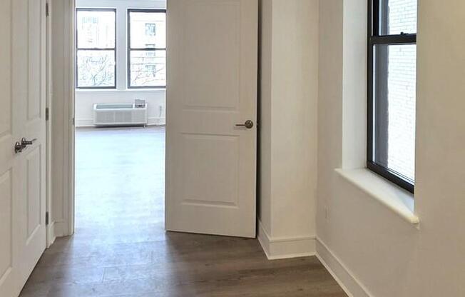 1 bed, 1 bath, $5,500, Unit 8I
