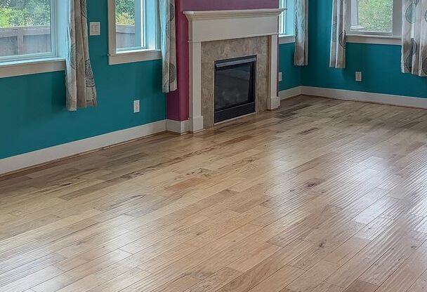 North Plains 4 Bedroom 2.5 Bath Home Available !!