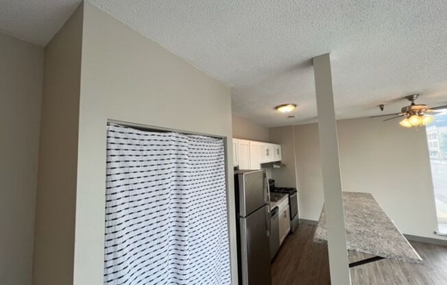 2 beds, 1 bath, 800 sqft, $1,000, Unit 204