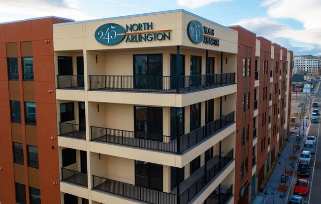 Studio, 1 bath, 555 sqft, $1,550