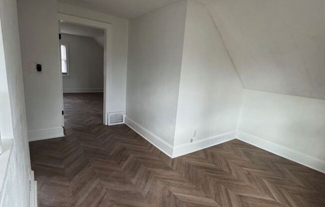 4 beds, 1 bath, $2,400