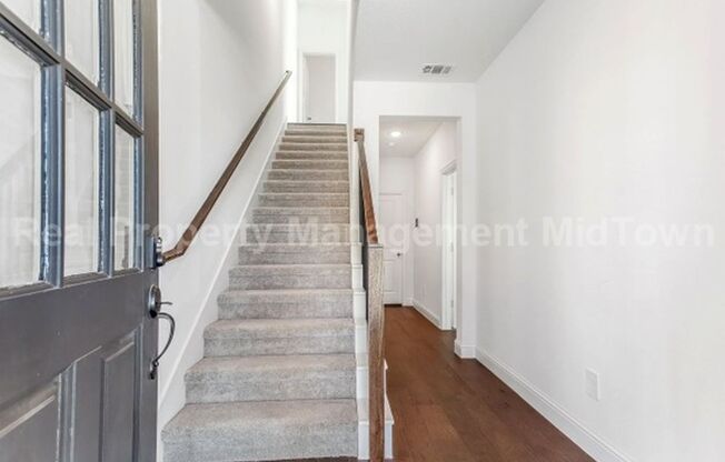 Live Elevated in the Heart of Viridian – Stunning Island Townhome!