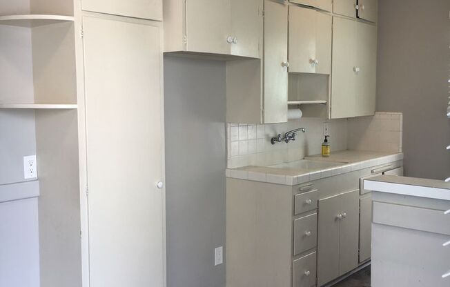215 W. LOMITA AVE.