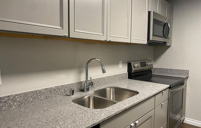 3 beds, 2 baths, 643 sqft, $1,950, Unit C205