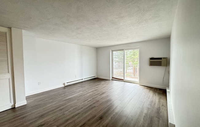 36 GREENTREE LN