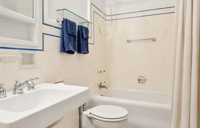 457 West 57 St apt 814