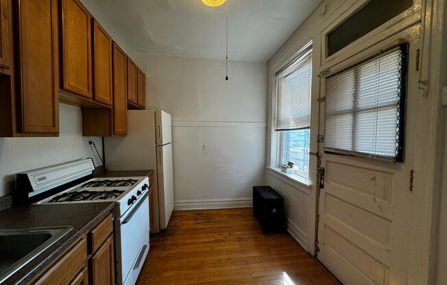 2 beds, 1 bath, $1,700, Unit 6422 #3