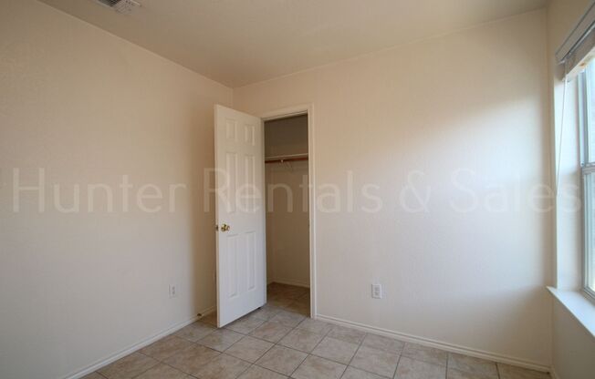 3 beds, 2 baths, $1,150, Unit Unit B