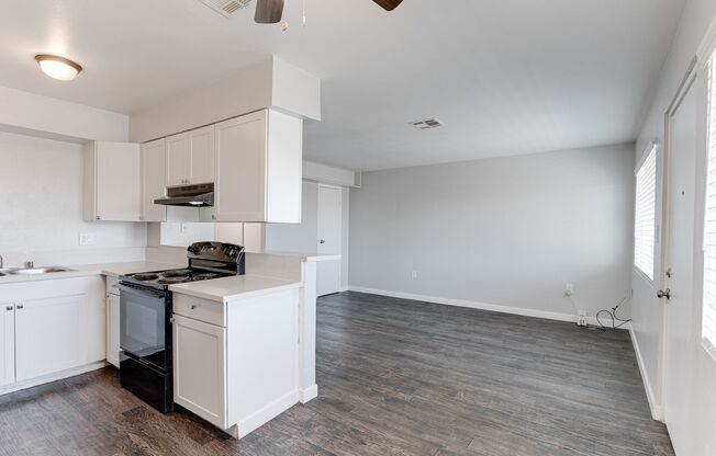 2 beds, 1 bath, 720 sqft, $1,250, Unit B-19