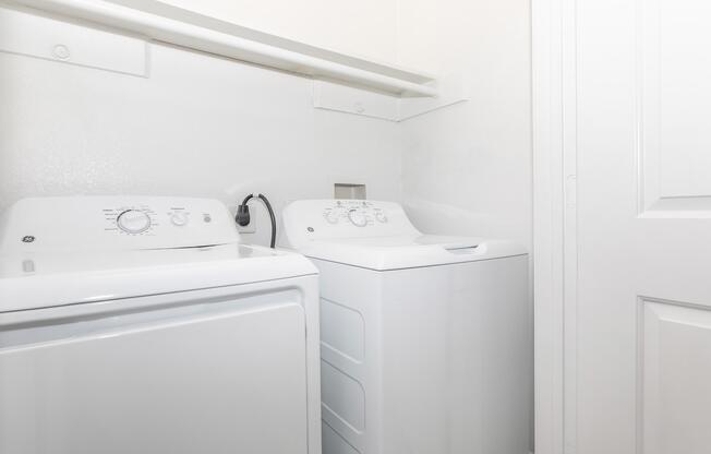 2 beds, 1 bath, 1,010 sqft, $1,205