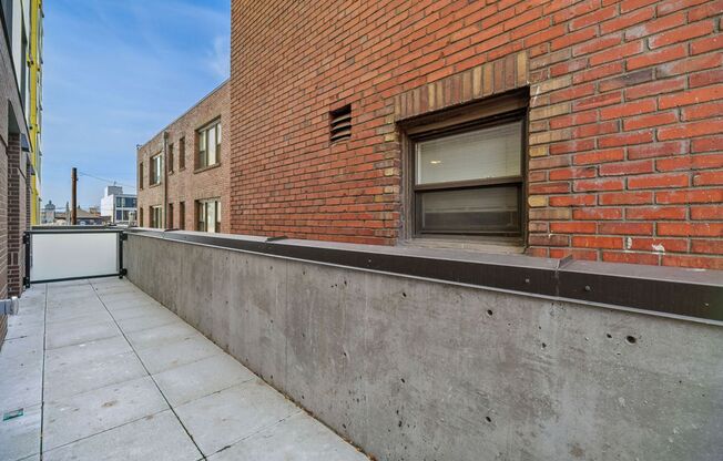 2 beds, 1 bath, 660 sqft, $2,200, Unit 208