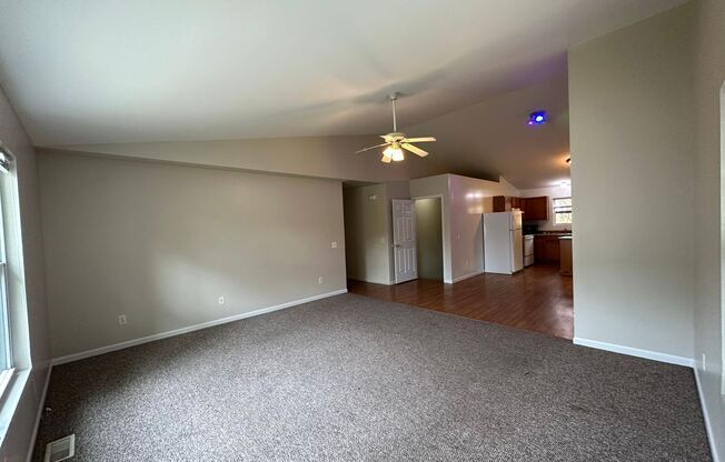 3105 W Michigan - 6 Bed/3 Bath Townhouse Near WMU