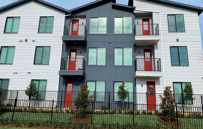 “Studios & 1-Bedroom Apartments for Rent Near Downtown Dallas | 3235 Dallas Flats