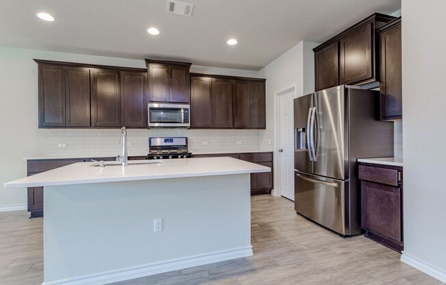Luxurious Newer Construction 3-Bedroom Home in Pflugerville! Available mid-June!