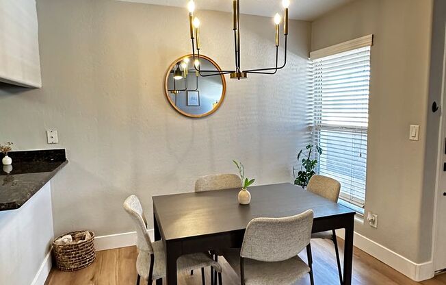 FULLY FURNISHED 1 BEDROOM 1 BATHROOM CONDO UPDATED HEART OF THE VALLEY