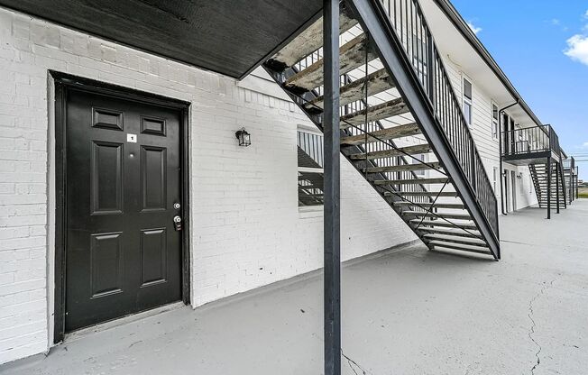 2 beds, 1 bath, 750 sqft, $1,145, Unit 8