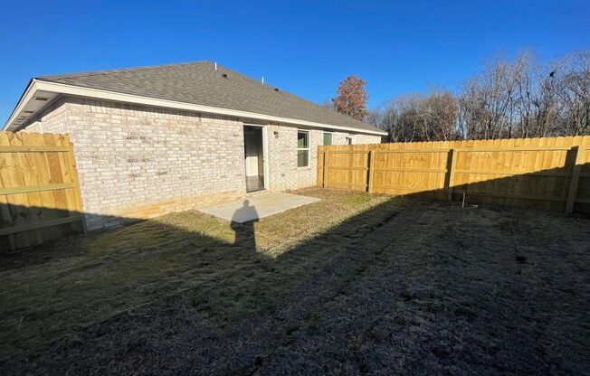 3 beds, 2 baths, $1,395